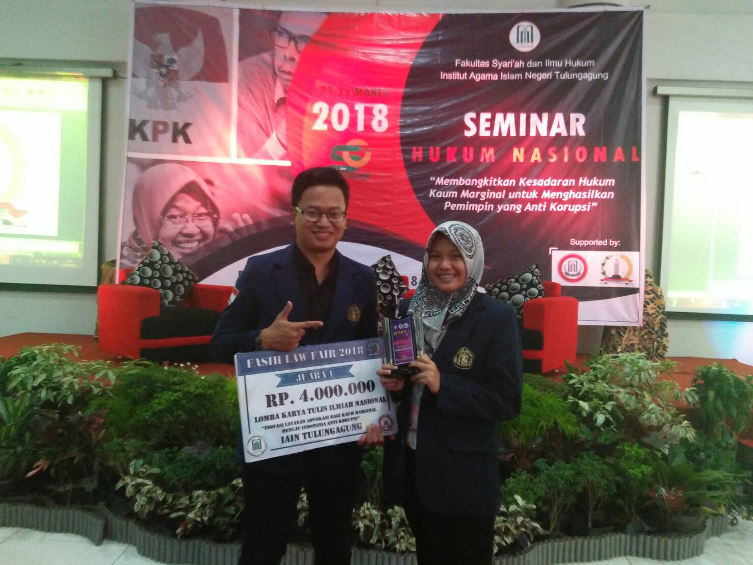 You are currently viewing Mahasiswa Fakultas Hukum, UB Meraih Juara 1 Lomba Karya Tulis Ilmiah Nasional FASIH Law Fair 2018 IAIN Tulungagung